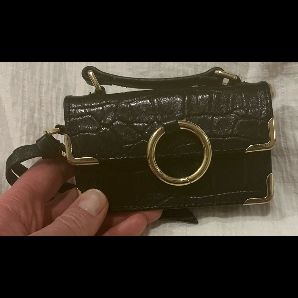 Caroline neron wallet